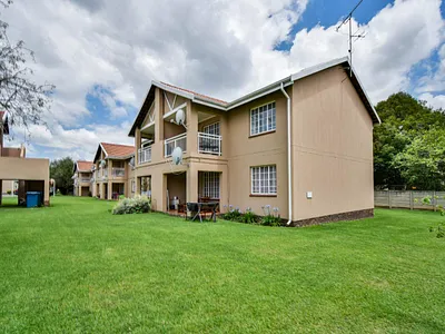 2 Bedroom Townhouse For Sale in Pretoria - ZtQ3.webp