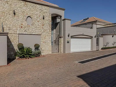 4 Bedroom House For Sale in Morningside, Sandton - v9T9.webp