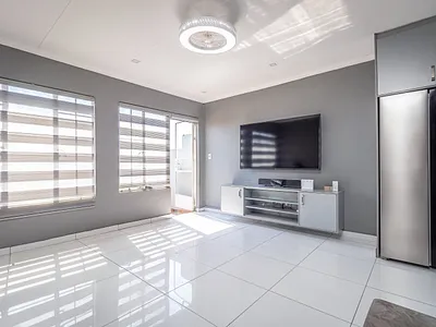 2 Bedroom Apartment For Sale in Edenvale - sYFJ.webp