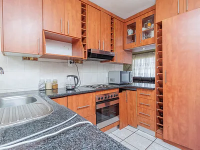 3 Bedroom Townhouse For Sale in Roodepoort - N76v.webp