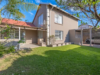 4 Bedroom House For Sale in Sandton - 9K0k.webp