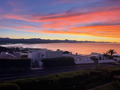 2 Bedroom Apartment For Sale in Plettenberg Bay - BJ9n.webp