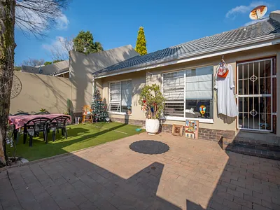 2 Bedroom House For Sale in Sandton - 444H.webp
