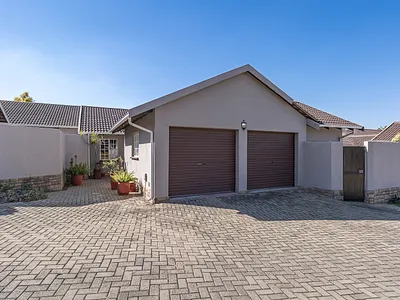 3 Bedroom Townhouse For Sale in Randburg - zmzj.webp