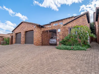 3 Bedroom Townhouse For Sale in Randburg - VzEs.webp