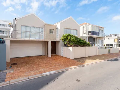 4 Bedroom House For Sale in Langebaan - Fcw4.webp