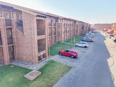 2 Bedroom Apartment For Sale in Boksburg - img