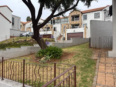 3 Bedroom Townhouse For Sale in Allen's Nek, Roodepoort - kY6I.webp