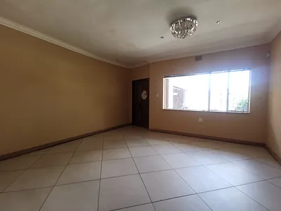 3 Bedroom House To Rent in Roodepoort - 3OgM.webp