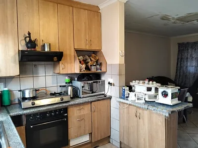 2 Bedroom Townhouse For Sale in Springs - qobg.webp