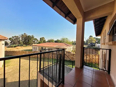 2 Bedroom Apartment For Sale in Roodepoort - L3U6.webp