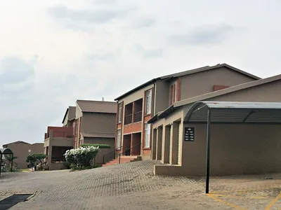 2 Bedroom Apartment For Sale in Roodepoort - hiVp.webp
