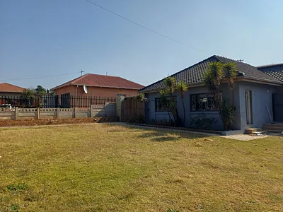 1 Bedroom Apartment To Rent in Roodepoort - LOFO.webp