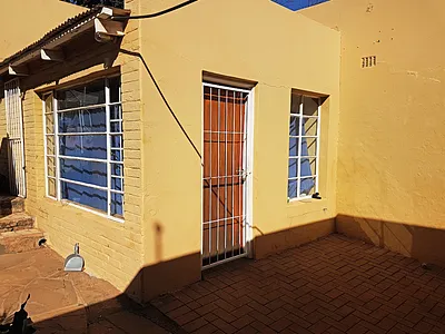 1 Bedroom Apartment To Rent in Johannesburg - 9GoY.webp
