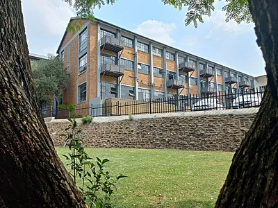 1 Bedroom Apartment To Rent in Johannesburg - ZMPx.webp