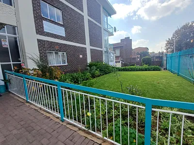 2 Bedroom Apartment For Sale in Roodepoort - 8mR7.webp