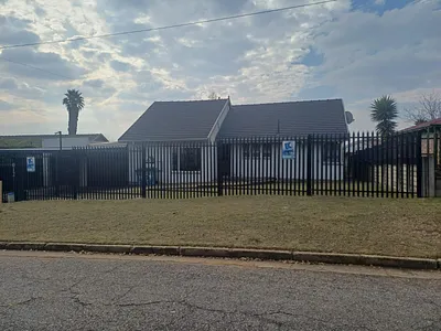 3 Bedroom House For Sale in Krugersdorp - v7vY.webp