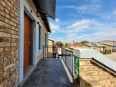 1 Bedroom Apartment For Sale in Roodepoort - PO60.webp