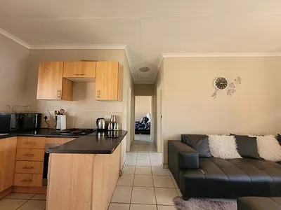 2 Bedroom Apartment For Sale in Roodepoort - LqGY.webp