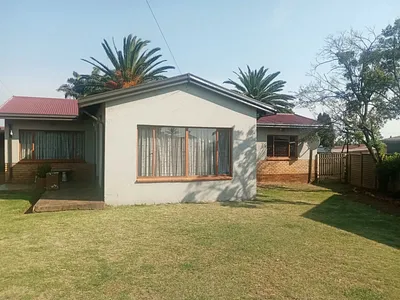 3 Bedroom House To Rent in Roodepoort - B7Y1.webp