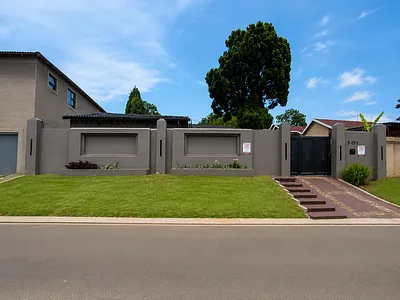 4 Bedroom House For Sale in Roodepoort - gbtS.webp