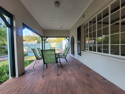 1 Bedroom Apartment To Rent in Sandton - toEm.webp
