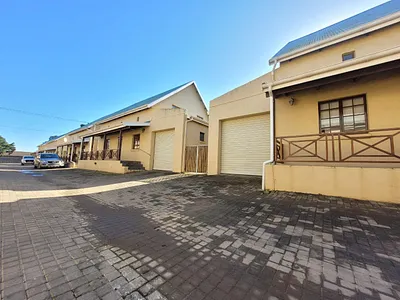 3 Bedroom Townhouse To Rent in Humansdorp - ksGD.webp