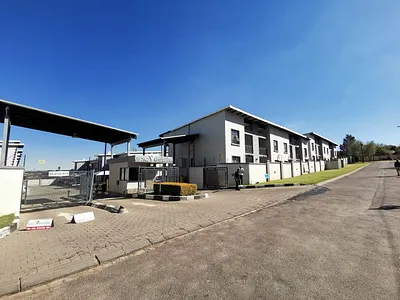 2 Bedroom Apartment For Sale in Roodepoort - awRC.webp