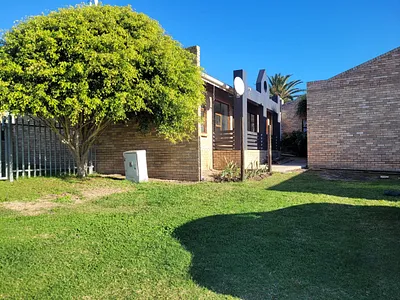 3 Bedroom Townhouse To Rent in Jeffreys Bay - Nstr.webp