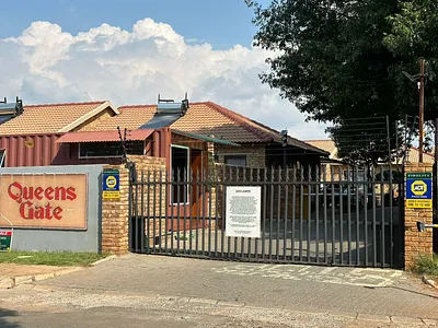 2 Bedroom Apartment For Sale in Roodepoort - 7k1y.webp