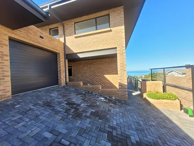 4 Bedroom House For Sale in Jeffreys Bay - yipB.webp