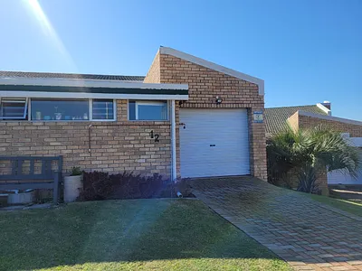 2 Bedroom Townhouse For Sale in Jeffreys Bay - img