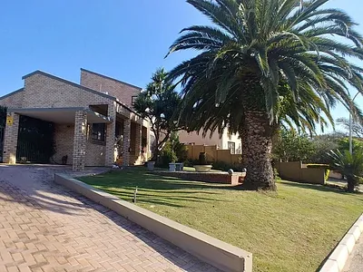 4 Bedroom House For Sale in Jeffreys Bay - img