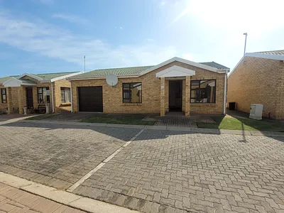 2 Bedroom Townhouse For Sale in Jeffreys Bay - IMaE.webp