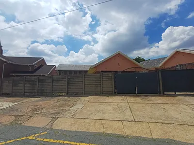 4 Bedroom House To Rent in Roodepoort - FH7Q.webp