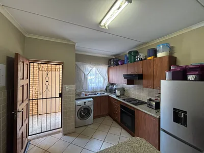 2 Bedroom Apartment To Rent in Roodepoort - ZOSB.webp