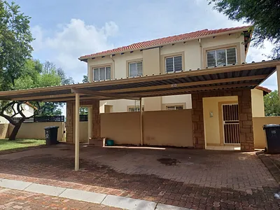 2 Bedroom Townhouse To Rent in Roodepoort - GhzJ.webp