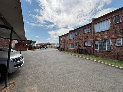2 Bedroom Apartment For Sale in Roodepoort - QApa.webp