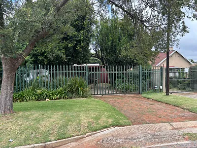 1 Bedroom Apartment To Rent in Roodepoort - img