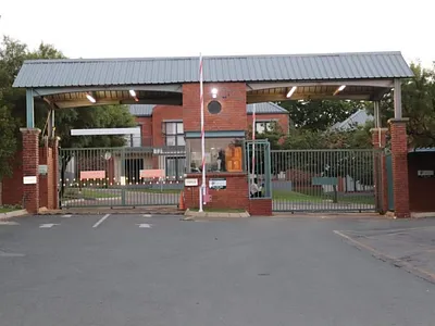 0.5 Bedroom Apartment To Rent in Johannesburg - KfW7.webp