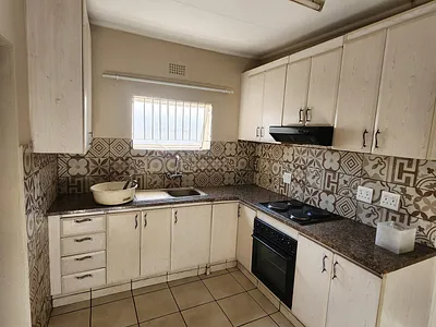 2 Bedroom Apartment To Rent in Krugersdorp - 8wNf.webp