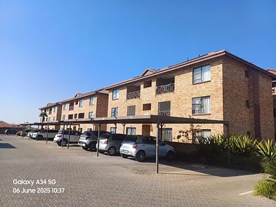 2 Bedroom Apartment For Sale in Roodepoort - d2qa.webp