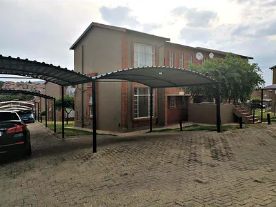 2 Bedroom Apartment For Sale in Roodepoort - gEo4.webp