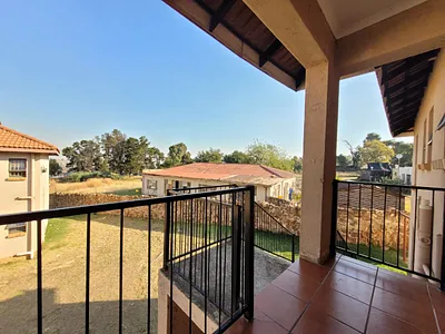 2 Bedroom Apartment For Sale in Roodepoort - KXhR.webp
