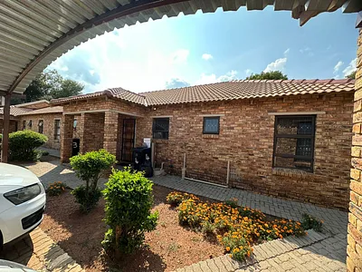2 Bedroom Apartment For Sale in Roodepoort - yUqt.webp