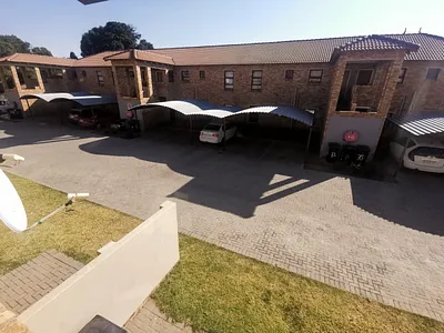 2 Bedroom Apartment For Sale in Roodepoort - SRci.webp