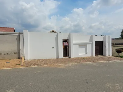 2 Bedroom House To Rent in Roodepoort - hsKN.webp