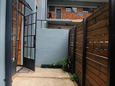 2 Bedroom Apartment To Rent in Johannesburg - 7UV7.webp
