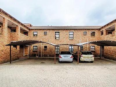 2 Bedroom Apartment For Sale in Roodepoort - QIHH.webp