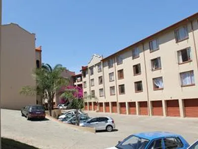 2 Bedroom Apartment To Rent in Roodepoort - NGh5.webp